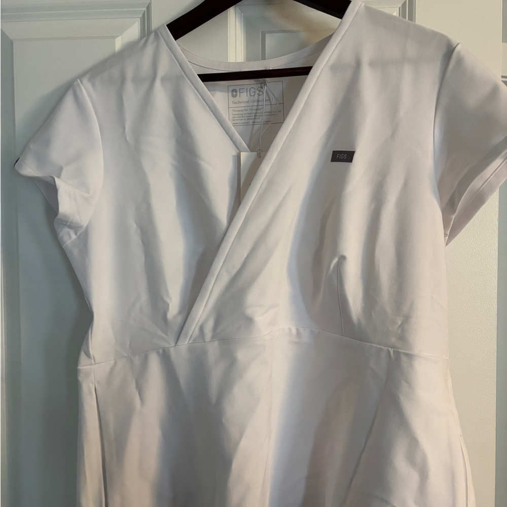 Figs Classic White Scrub Top